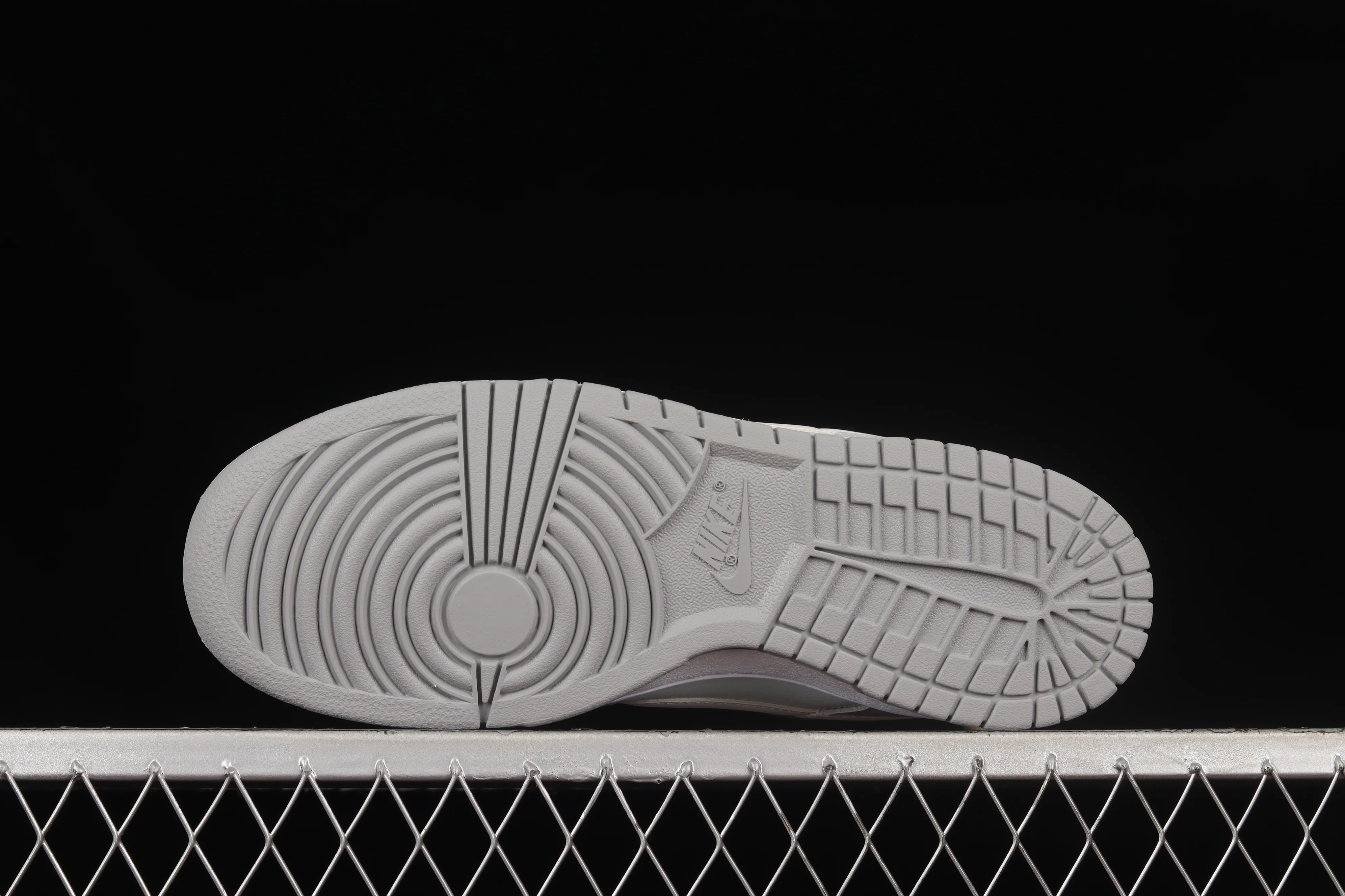 All categories Nk SB Dunk series Nk SB Dunk Low low-top sneakers J version Nk Dunk Low Retro "Grey White" cool gray color SB smashed backboard fashion casual sneakers DJ6188-001